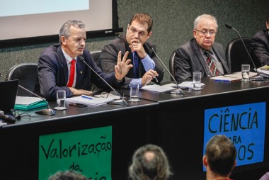 Governo Catarinense corta R$ 270 milh&otilde;es da Educa&ccedil;&atilde;o