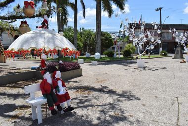 Decora&ccedil;&atilde;o est&aacute; sendo finalizada para abertura do 2&ordm; Natal Encantado de Jacinto Machado
