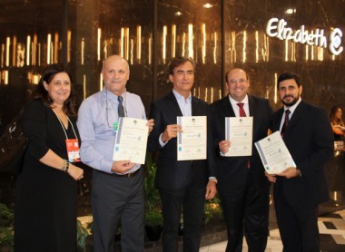 CCB entrega certificado de qualidade às fábricas do Grupo Elizabeth