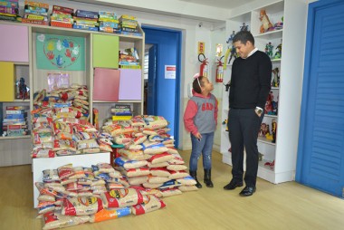 La Moda inicia entrega de alimentos arrecadados em bol&atilde;o da Copa