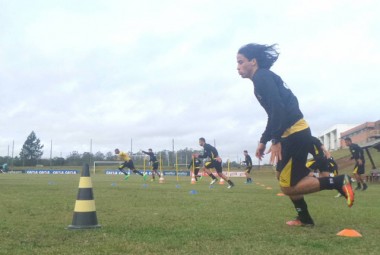 Trabalho forte na parte f&iacute;sica no Centro de Treinamento do Tigre