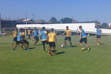 Treino t&eacute;cnico e t&aacute;tico em dois per&iacute;odos no CT do Tigre