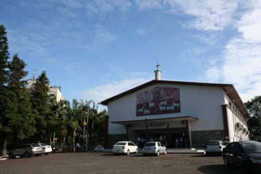 Freis Franciscanos deixar&atilde;o Forquilhinha e padres diocesanos assumem Par&oacute;quia
