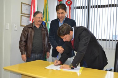 Everson Alessandro Pereira assume cadeira no Legislativo