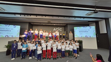 Medalhistas dos Pr&ecirc;mios Acic de Matem&aacute;tica e de L&iacute;ngua Portuguesa s&atilde;o premia&ccedil;&otilde;es