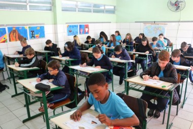 Estudantes realizam prova na primeira fase do Pr&ecirc;mio Acic de Matem&aacute;tica