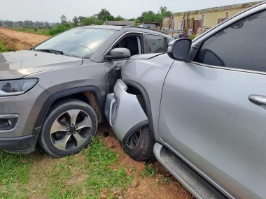 Acidente entre dois ve&iacute;culos deixa um ferido em Balne&aacute;rio Rinc&atilde;o (SC)