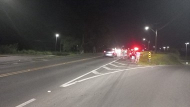 Motociclista fica ferido ap&oacute;s colidir em carro na SC-445 em I&ccedil;ara