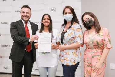 Atleta de jud&ocirc; com defici&ecirc;ncia auditiva recebe mo&ccedil;&atilde;o de aplauso