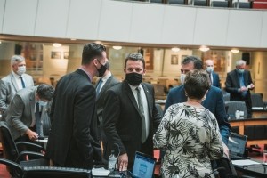 Deputados cobram recursos, leitos de UTI e ressuscitam hospitais de campanha