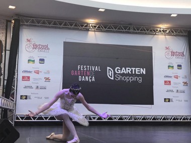 Bailarina da FMCE brilha nos palcos do Festival de Dança de Joinville