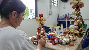 APAE de Cocal do Sul transforma Natal com produtos artesanais feitos por alunos