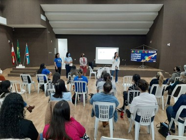 Professores e auxiliares de sala concluem formação sobre autismo em Içara