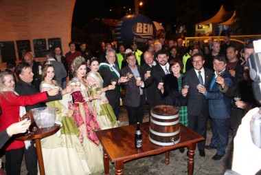 Urussanga dá início a XVIII Festa do Vinho