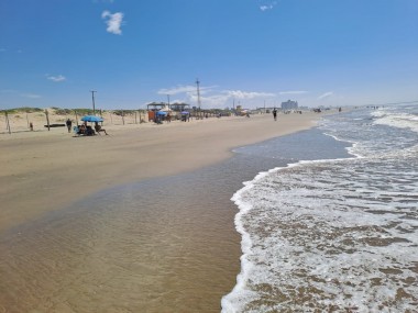 S&aacute;bado de sol e praia com poucas pessoas em Balne&aacute;rio Rinc&atilde;o
