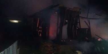 Residência é destruída por incêndio no Bairro Barreira em Içara