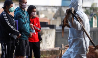 Pa&iacute;s registra 751 mortes por coronav&iacute;rus (covid-19) em 24h e bate novo recorde