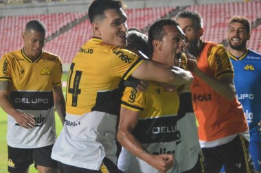 Crici&uacute;ma E.C. empata com Sampaio Corr&ecirc;a no Castel&atilde;o na S&eacute;rie B do Brasileiro