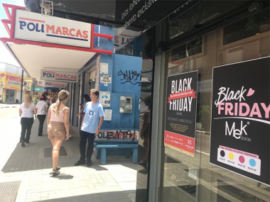 Descontos chegam a 70% na Rua Comercial Henrique Lage