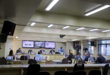 Vereador questiona Governo Municipal a realiza&ccedil;&atilde;o de obras por Carta Convite 