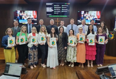 Atleta e educadoras recebem homenagem no Legislativo de Nova Veneza (SC)