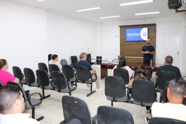 Presidente da C&acirc;mara Municipal promove treinamento para assessores