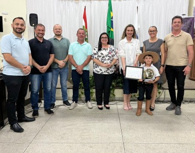 Talento do tradicionalismo &eacute; homenageado pela C&acirc;mara de Morro da Fuma&ccedil;a (SC)