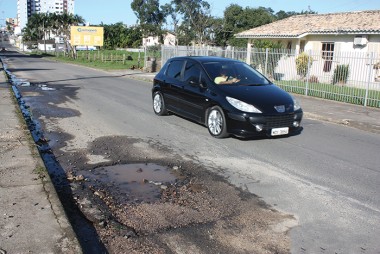 Buraco na Sete de Setembro prejudica tr&acirc;nsito