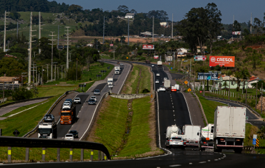 Trecho sul da BR-101 de SC deve receber mais de 730 mil ve&iacute;culos durante feriad&atilde;o