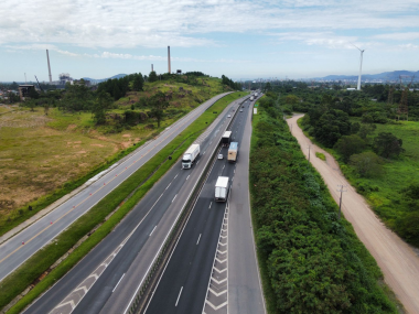 Obras na BR-101 exigem bloqueio tempor&aacute;rio na via marginal em Capivari de Baixo (SC)