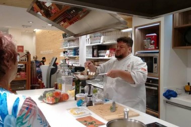 Chef de cozinha humanit&aacute;rio palestra em Cambori&uacute;