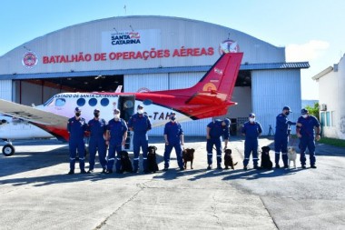 Nove militares do CBMSC seguem para auxiliar nas buscas em Petrópolis