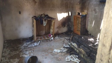 Incêndio em residência é controlada por moradores em Içara (SC)