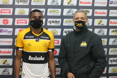 Atacante Thiago Henrique &eacute; apresentado no Crici&uacute;ma Esporte Clube