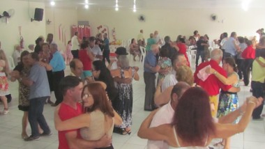 Carnaval da Terceira Idade de Jacinto Machado marca retorno dos encontros