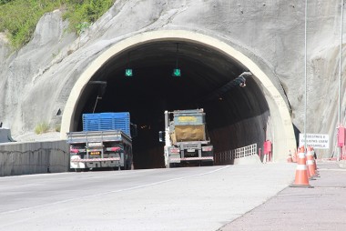Conhe&ccedil;a as transposi&ccedil;&otilde;es por t&uacute;neis na duplica&ccedil;&atilde;o da BR-101 Sul