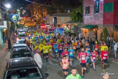 Night Run re&uacute;ne corredores e familiares em Nova Veneza