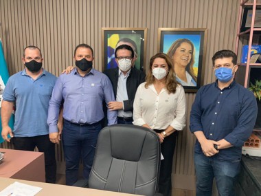 Deputado federal H&eacute;lio Costa visita prefeitura de I&ccedil;ara