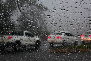 Tempo inst&aacute;vel e temporais t&iacute;picos de ver&atilde;o persistem em Santa Catarina