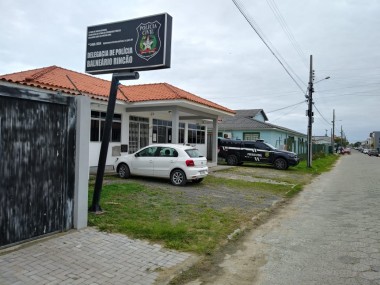 Tr&ecirc;s pessoas s&atilde;o presas em opera&ccedil;&atilde;o contra organiza&ccedil;&atilde;o criminosa em Rinc&atilde;o (SC)