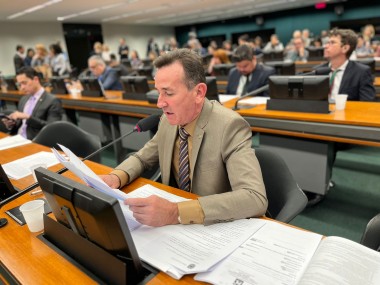 Goetten d&aacute; parecer favor&aacute;vel &agrave; regulamenta&ccedil;&atilde;o da profiss&atilde;o de educador social