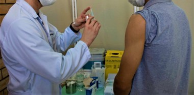 Sem novas doses da Pfizer Içara continua vacinando maiores de 18 anos