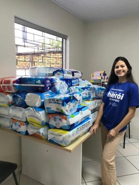 Cantora celebra 15 anos com gesto de solidariedade doando ao HSJos&eacute; 