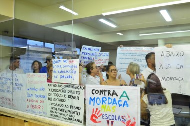 Vereadores de Crici&uacute;ma aprovam projeto Escola Sem Partido