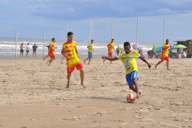 Final de semana com sol e muitos gols nas areias de Rinc&atilde;o