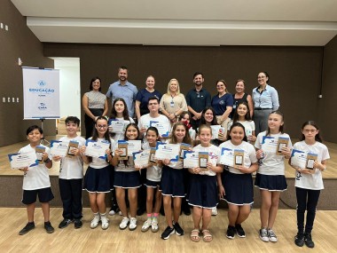 Alunos de I&ccedil;ara (SC) s&atilde;o premiados no projeto Educa&ccedil;&atilde;o em Primeiro Lugar