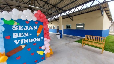 Alunos voltam &agrave;s salas de aula na nova EMEF Padre Pac&iacute;fico Dagostin