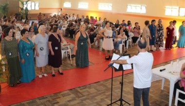 Rosa Maria Marques Sandrini &eacute; eleita rainha da Terceira Idade