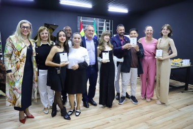 FCC realiza Caf&eacute;-concerto em homenagem aos escritores locais