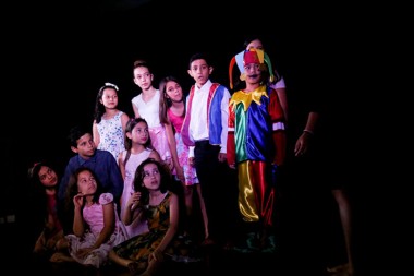Alunos apresentam espet&aacute;culos no 1&ordm; Festival Rel&acirc;mpago de Teatro